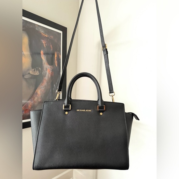 Merry Christmas 🎄🧑‍🎄 Michael Kors black bag, super clean, like new👌👌👌😍😍 - Picture 12 of 15